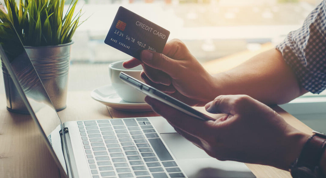 Płatność kartą bankową i kredytową – czy jest bezpieczna? Odpowiada Ekspert
